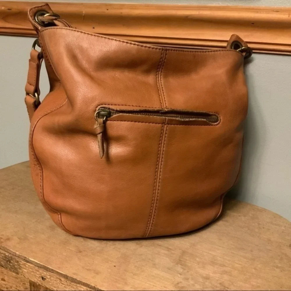 Happy and free leather shoulder purse
